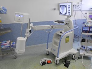 Contrôle des gestes par la fluoroscopie, solution de radiographie peropératoire à basse irradiation pour la chirurgie percutanée